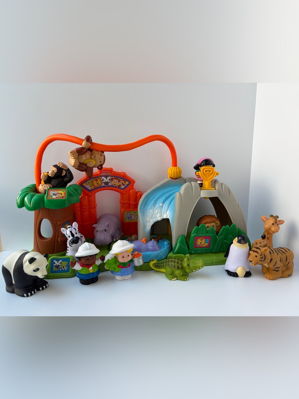 Fisher Price Little People Surprise Sounds Zoo Lot Animals + Zookeeper Figures